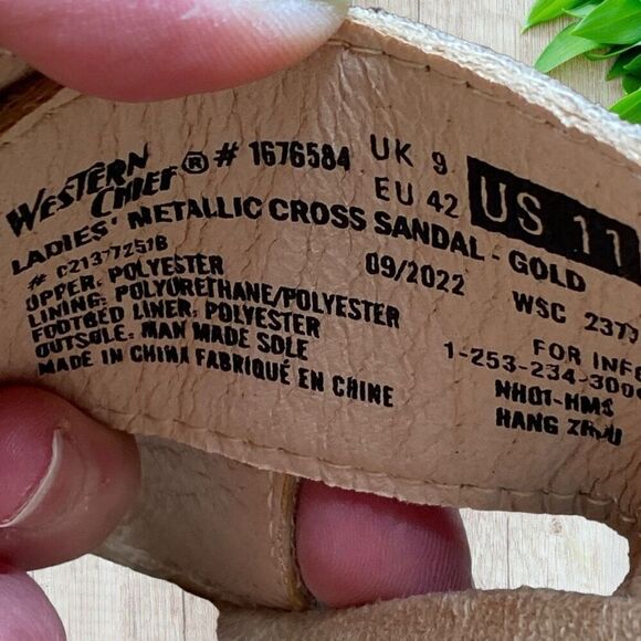 Western Chief Gold Metallic Cross Sandals size 11 - Picture 10 of 10